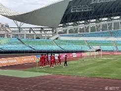 今夜体能课后,上海海港官宣签约备战法甲,管理层满意,团队化学反应显著 今夜体能课后,上海海港官宣签约备战法甲,管理层满意,团队化学反应显著